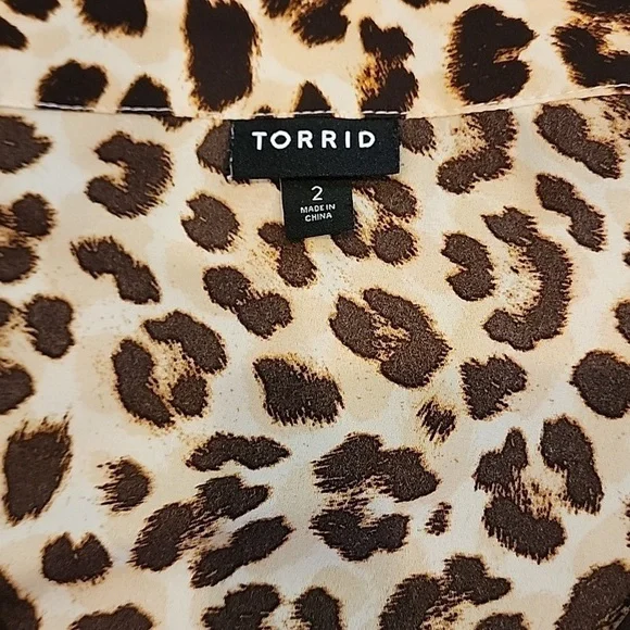 Torrid flutter sleeve animal print top 2 - Picture 4 of 8